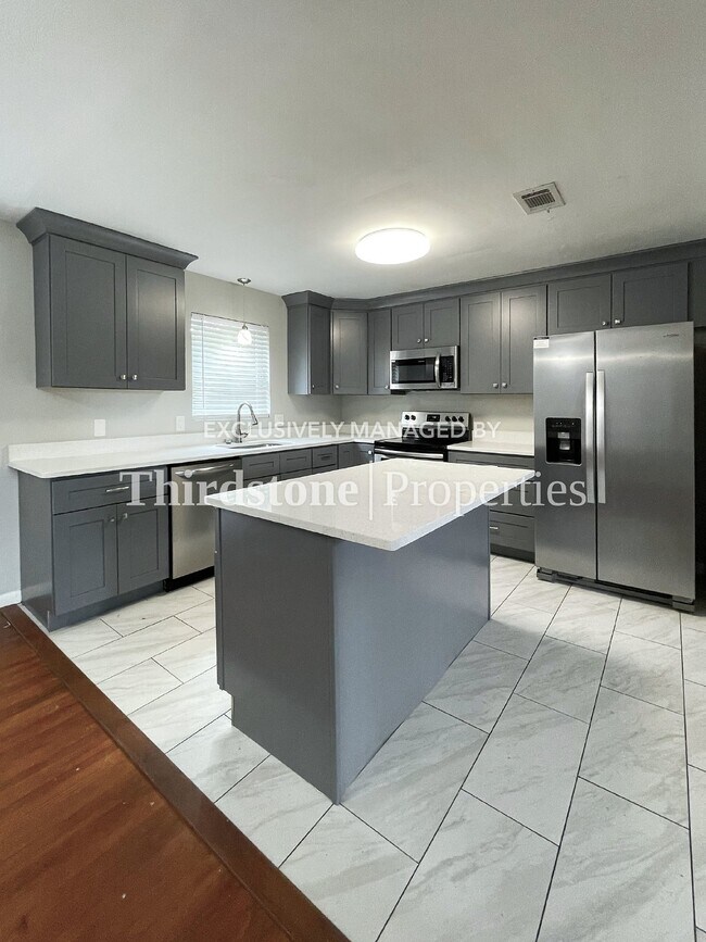 Building Photo - 3390 Jacqueline Dr