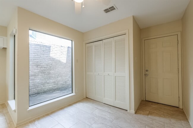 Building Photo - 514 Shady Dale Dr