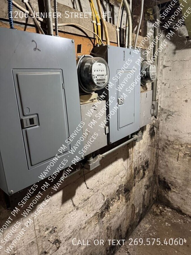 Building Photo - 1206 Jenifer St