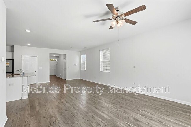 Building Photo - 1407 Deer Hollow