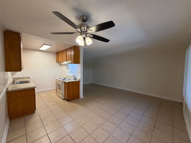 Interior Photo - 769 Gardenia