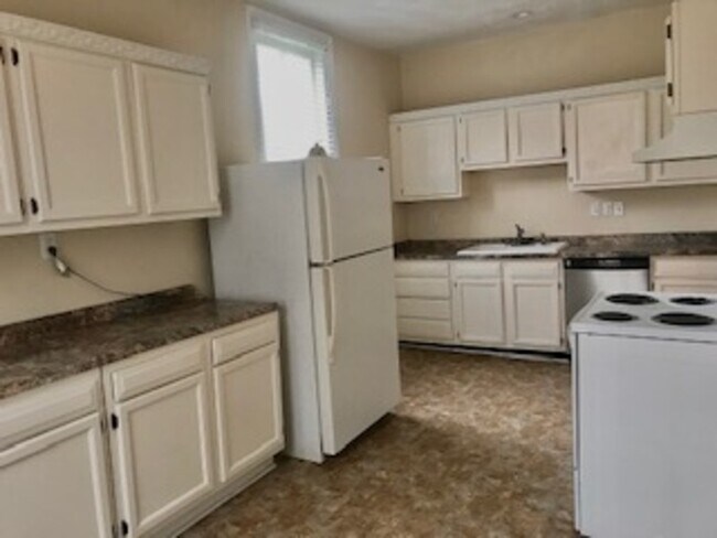 Building Photo - 78 Parkview Ave