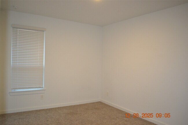 Building Photo - 1613 Sunbend Ln