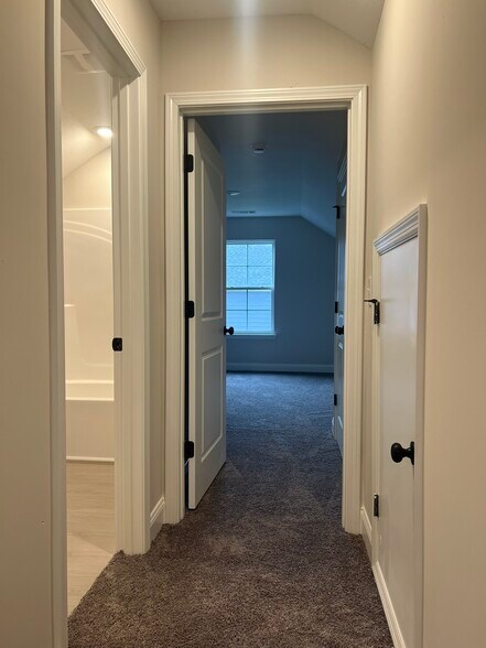 Building Photo - 102 Bennett St