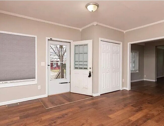 Building Photo - Unicorn alert!!!  5 bedroom 2 story home of your dreams!