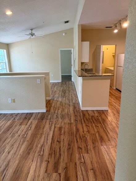 Building Photo - 823 Grand Regency Pointe