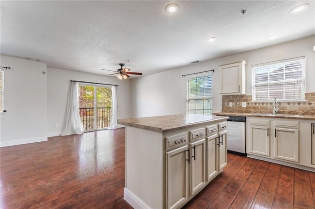 Building Photo - 2851 W Redstone Dr