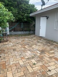 Building Photo - 821 SW 29th Ct