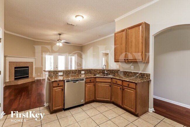 Building Photo - 3931 Lake Crest Terrace