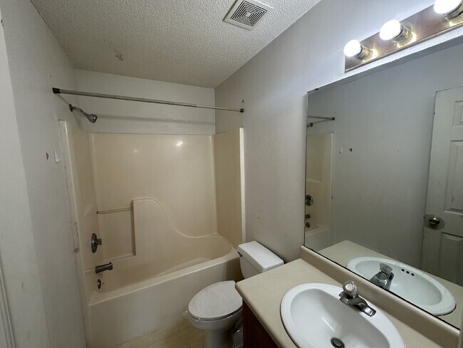 Building Photo - House for Rent
