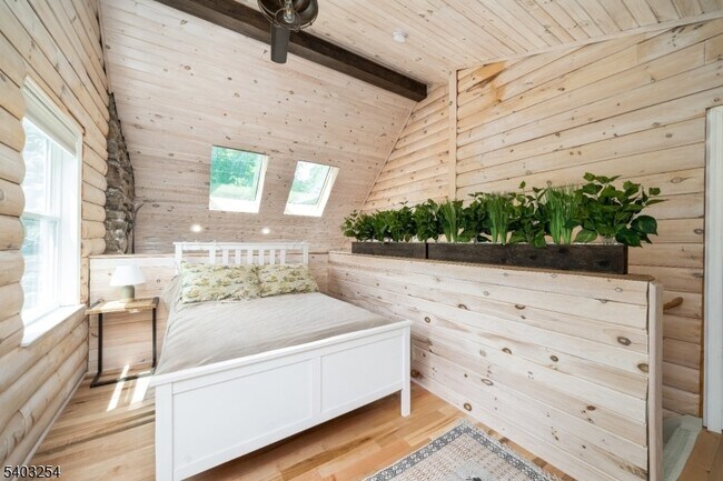 Building Photo - 30 Onteora Rd