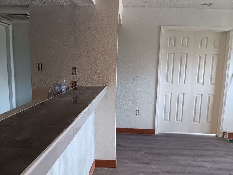 Building Photo - 2818 S Bartell Dr