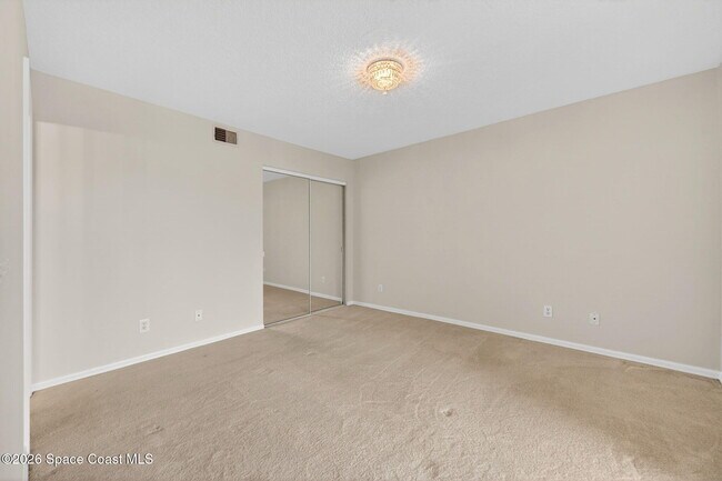 Building Photo - 102 Riverside Dr