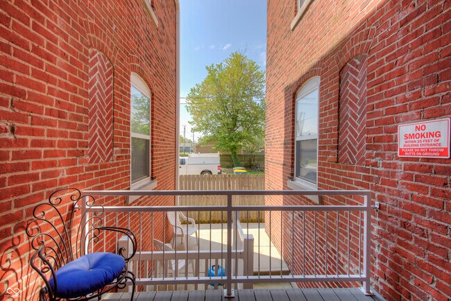 Building Photo - 655 E 24th St