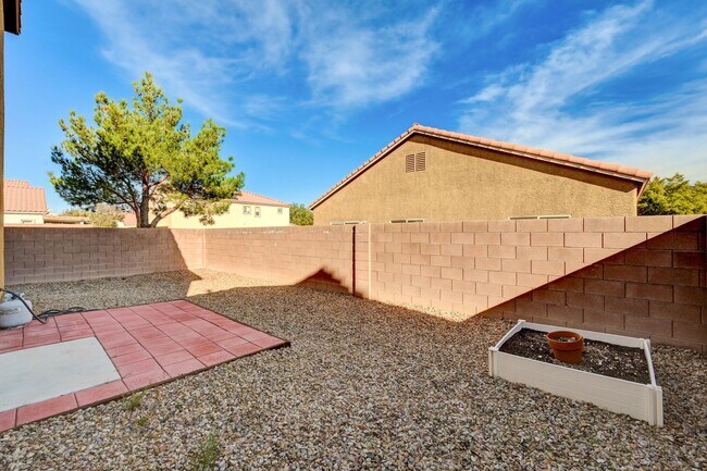 Building Photo - 4 Bedroom Near Spring Valley— Your Next Chapter Starts Here!