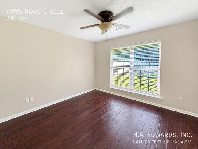 Building Photo - 4995 Ross Cir