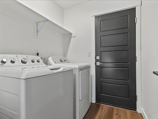 Building Photo - West Joran 3 bed 2 bath family home