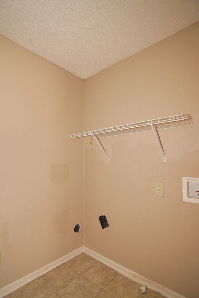 Building Photo - LOVELY 3 BEDROOM, 2.5 BATHROOM HOME IN DESIRABLE NOBLESVILLE!