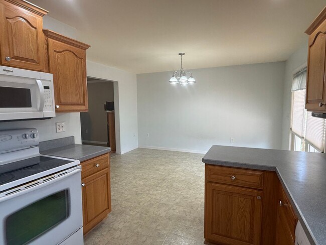 Building Photo - For Rent 3 bed / 2.5 bathrooms | attached 2 car-garage plus detached 2 car-garage on a 1.52-acre ...