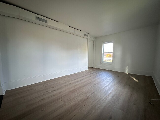 Building Photo - 303 Weston Ave