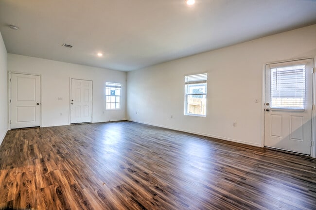 Building Photo - 14305 Sandrock Bnd