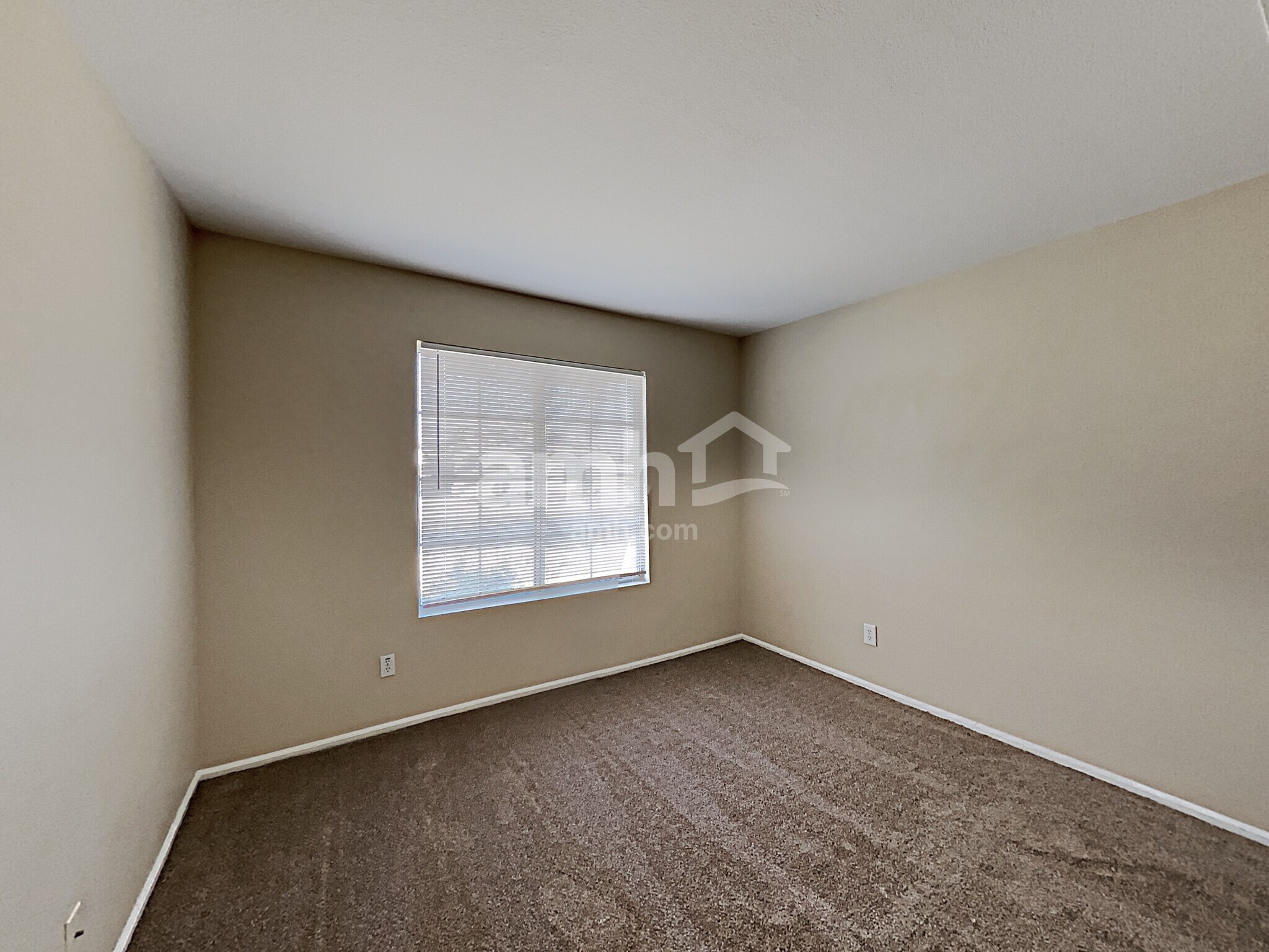 Building Photo - 15681 W Magnolia St