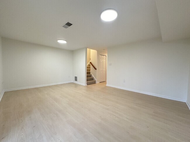 Building Photo - Townhouse with Woods Views and Community Amenities in Centreville