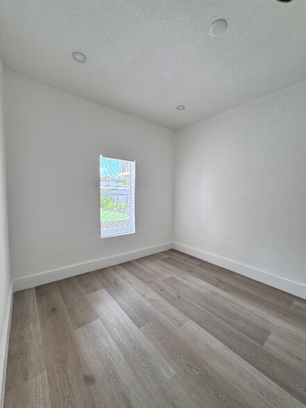 Building Photo - 4783 NW Flagler Terrace