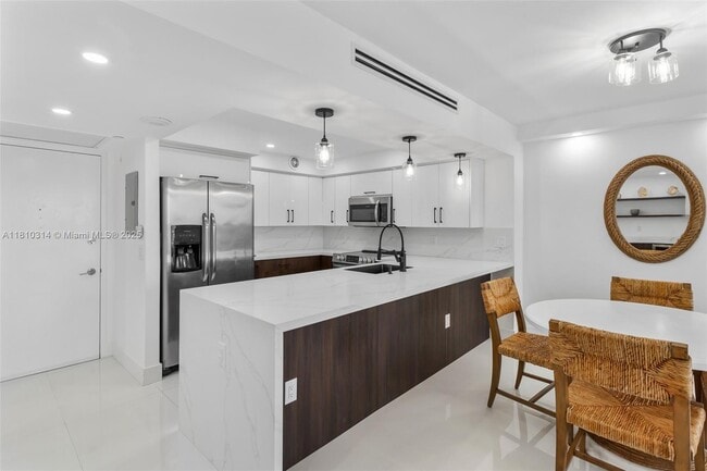 Building Photo - 5701 Collins Ave