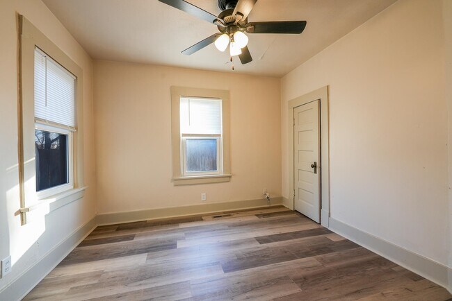 Building Photo - 406 N Star St