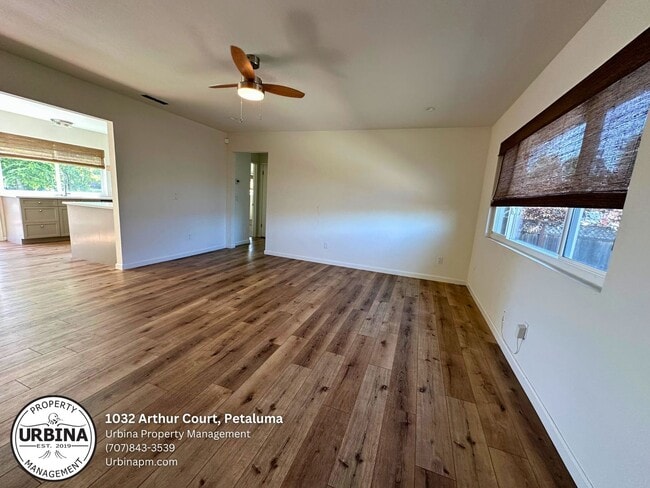 Building Photo - Charming Petaluma 2-Bedroom Home with Larg...