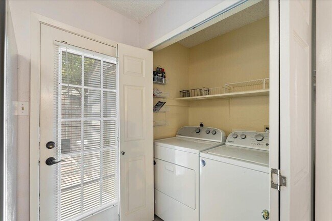Building Photo - 1411 Gracy Farms Ln