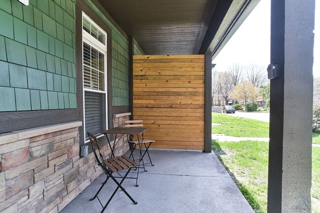 Building Photo - Fully Furnished 2BD Duplex in the Heart of downtown Indy!