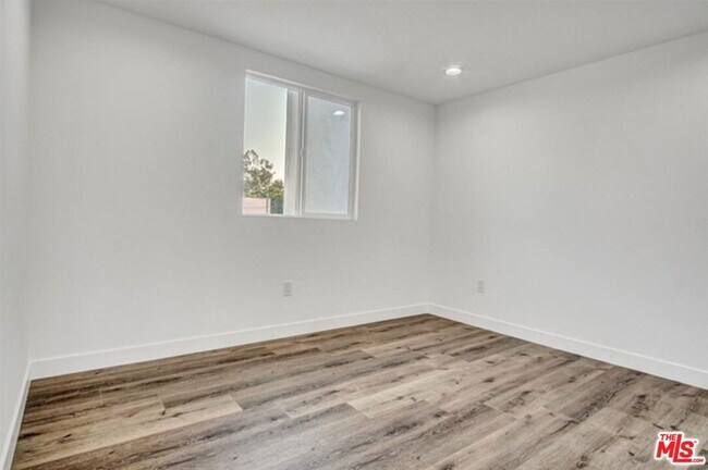 Building Photo - 2419 Cochran Ave