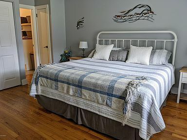 Building Photo - 710 Ribaut Rd