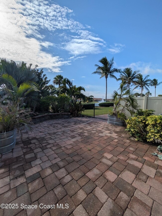 Building Photo - 725 Ventura Dr