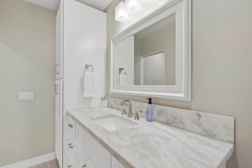 Building Photo - 4744 Del Monte Ave