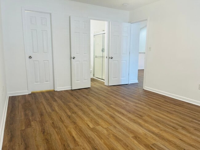 Building Photo - Wow! Check out this charming 3 bedroom 2 b...