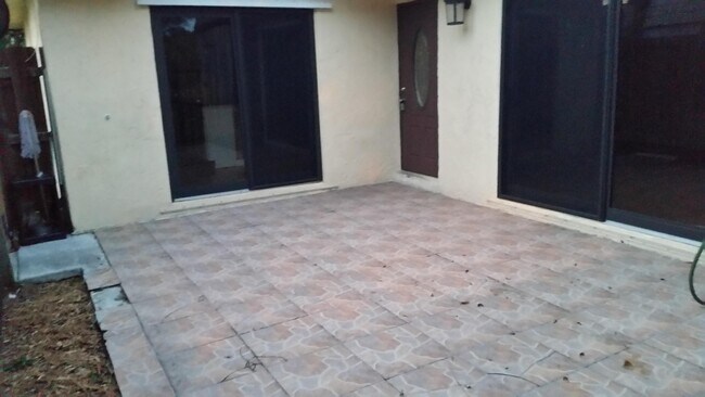 Building Photo - 2347 Waterside Dr