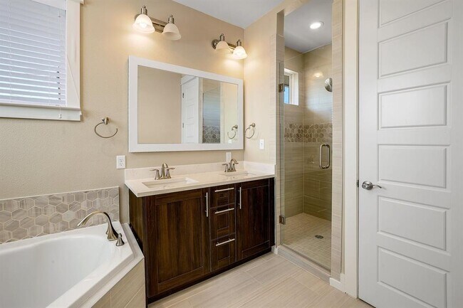Building Photo - 1706 Cedar Bend Dr