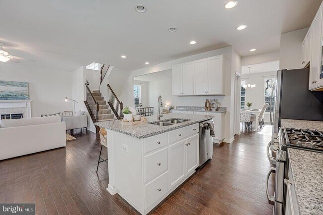 Building Photo - 317 Foxglove Way