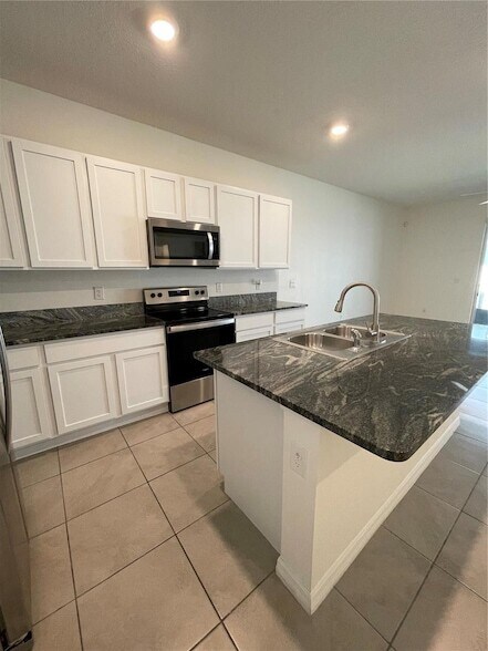 Building Photo - 2883 Peony Pr Ln