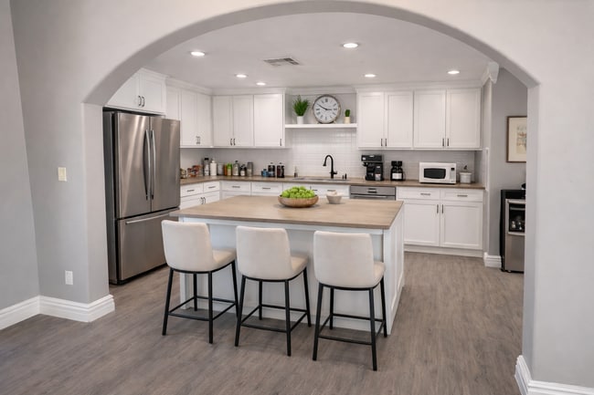 Building Photo - 928 Ferry Rd