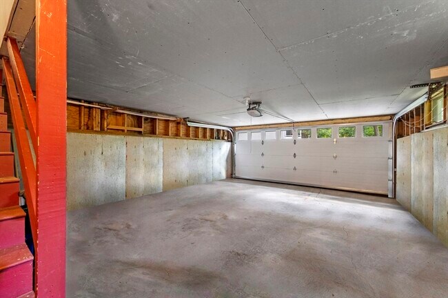 Building Photo - 8 Risley Rd