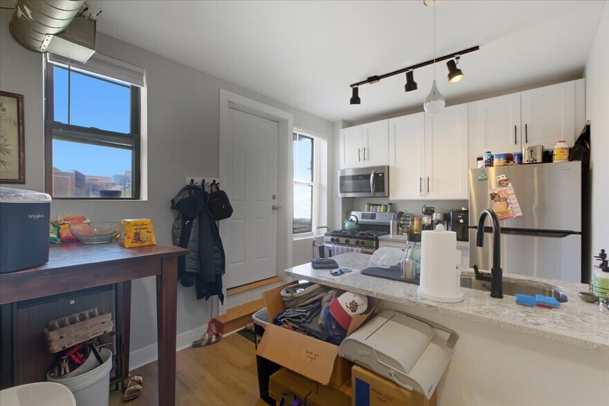 Building Photo - 4004 N Bell Ave