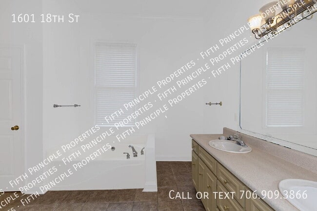 Building Photo - 1601 18th St