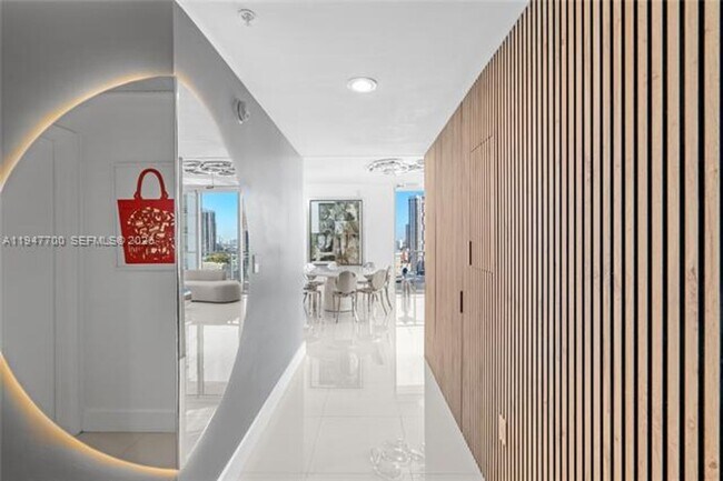 Building Photo - 90 SW 3rd St