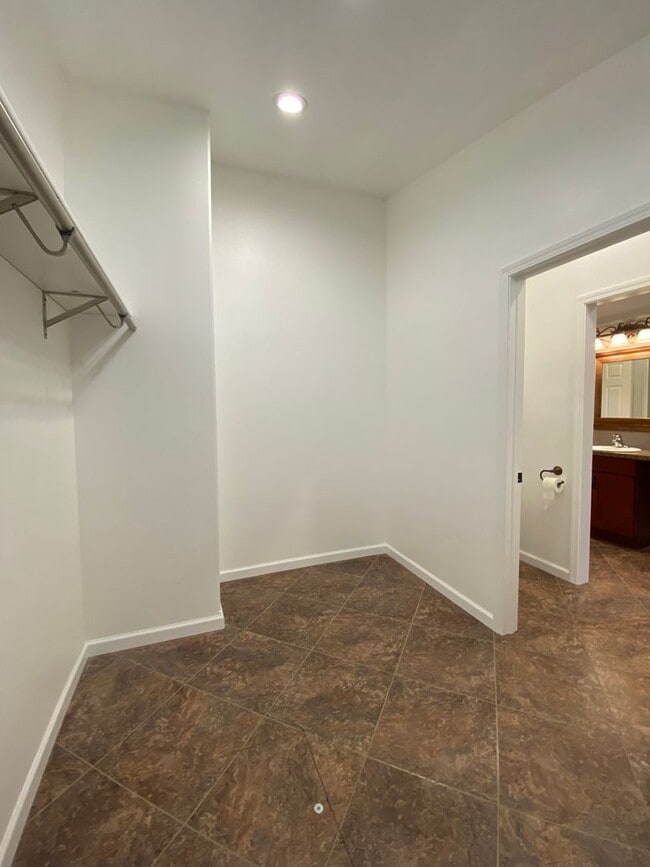 Building Photo - Spacious 3 BR 2 BA 2 Car garage on acreage