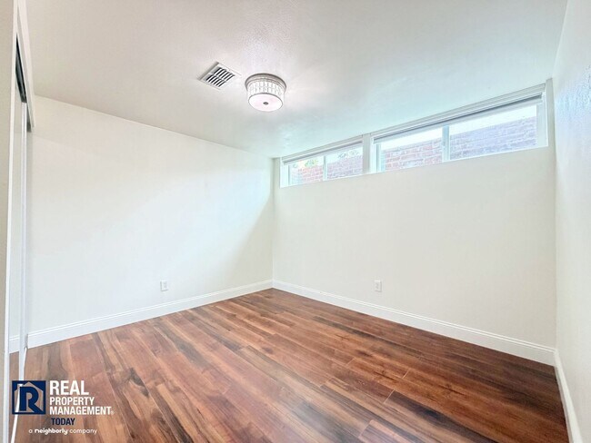 Building Photo - 1726 N Jackson Ave