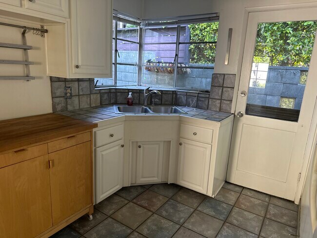 Kitchen - 710 Copeland Ct